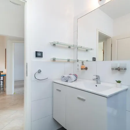 Bella Vista Kth Apartment